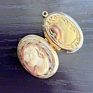 Vintage Cameo Locket Pendant Gold Tone Carved Lady Portrait Oval .75”